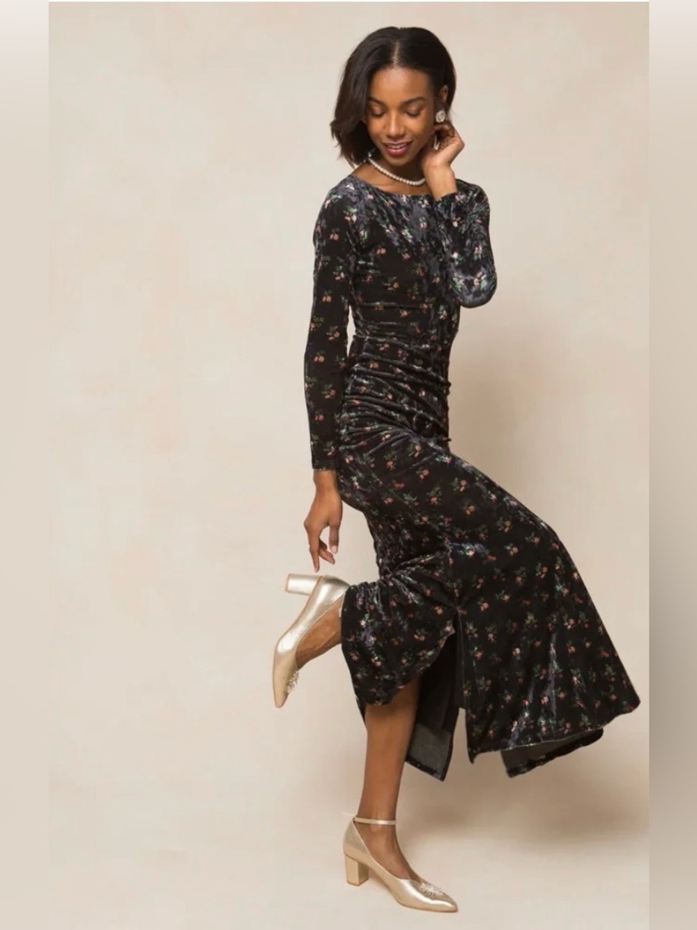 Ivy City Co Ari Long Sleeve Bodycon Velvet Floral Maxi Dress size medium